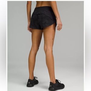 Speed Up Low-Rise Lined Short 2.5" - black/grey Camo